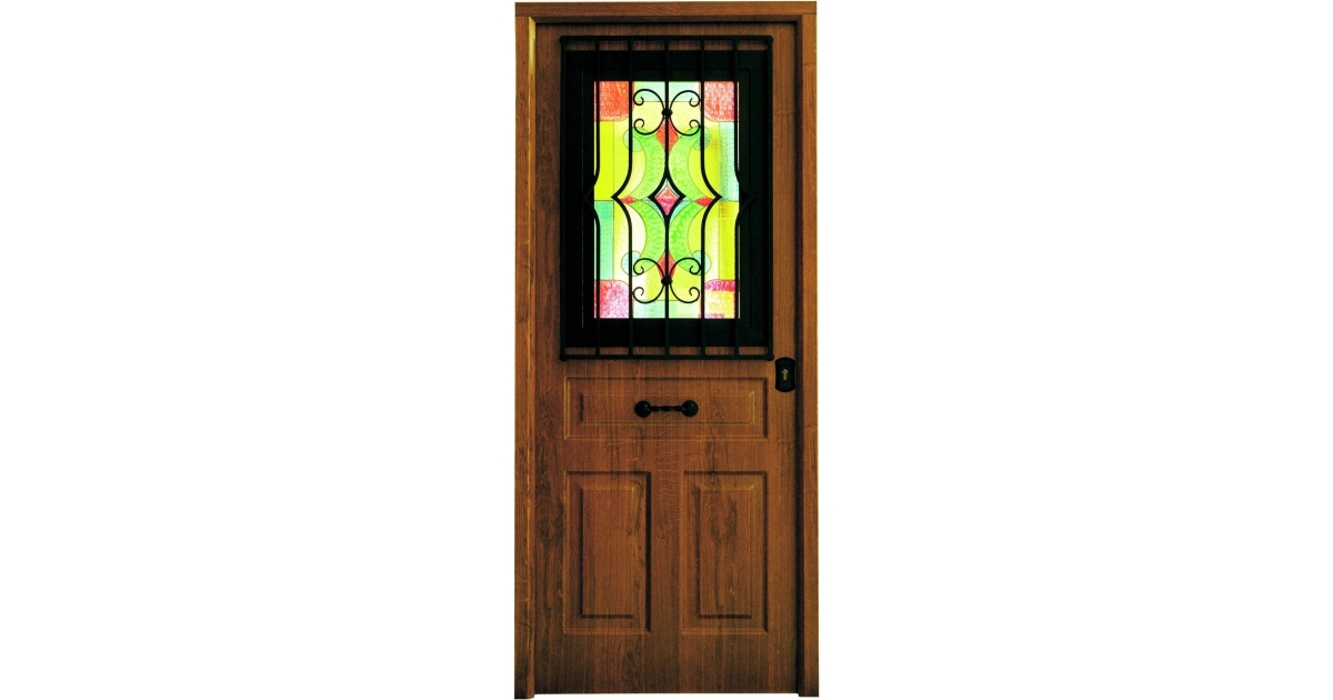 Puerta de entrada rústica con ventana de cristal y reja