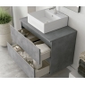 Fotografias de ambiente do móvel de casa de banho suspenso Dundee de 70 cm de largura na cor Cimento com lavatório integrado [54