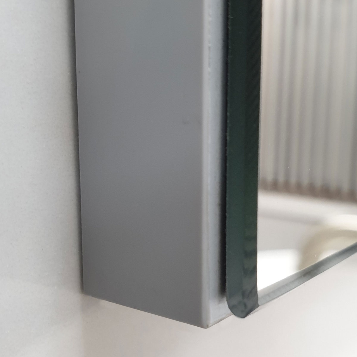 Detalle de Mueble de baño suspendido Dover de 120 cm de ancho color Cemento con lavabo integrado