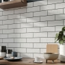 Cocina con revestimiento Artisian White